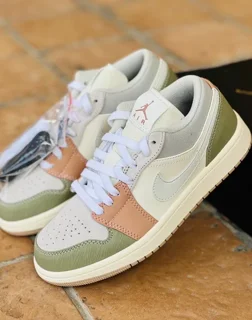 کتونی نایک جردن مستر کوالیتی درجه ۱/ سایز بندی ۳۷ تا ۴۰ /تک ‌ و عمده موجود Nike Jordan