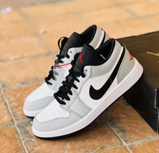 کتونی نایک جردن مستر کوالیتی درجه ۱/ سایز بندی ۳۷ تا ۴۰ /تک ‌ و عمده موجود Nike Jordan