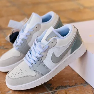 کتونی نایک جردن مستر کوالیتی درجه ۱/ سایز بندی ۳۷ تا ۴۰ /تک ‌ و عمده موجود Nike Jordan