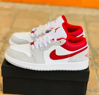 کتونی نایک جردن مستر کوالیتی درجه ۱/ سایز بندی ۳۷ تا ۴۰ /تک ‌ و عمده موجود Nike Jordan