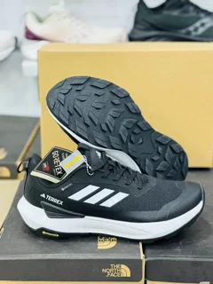 کتونی آدیداس ترکس مستر درجه ۱/ سایز بندی ۴۰ تا ۴۵ /زیره کانتیننتال /تک و عمده  adidas terrex