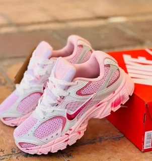 کتونی زنانه نایک V5 کیفیت مستر درجه ۱ /سایز بندی 37 تا 40/راحت و سبک/تک و عمده موجود Nike V5